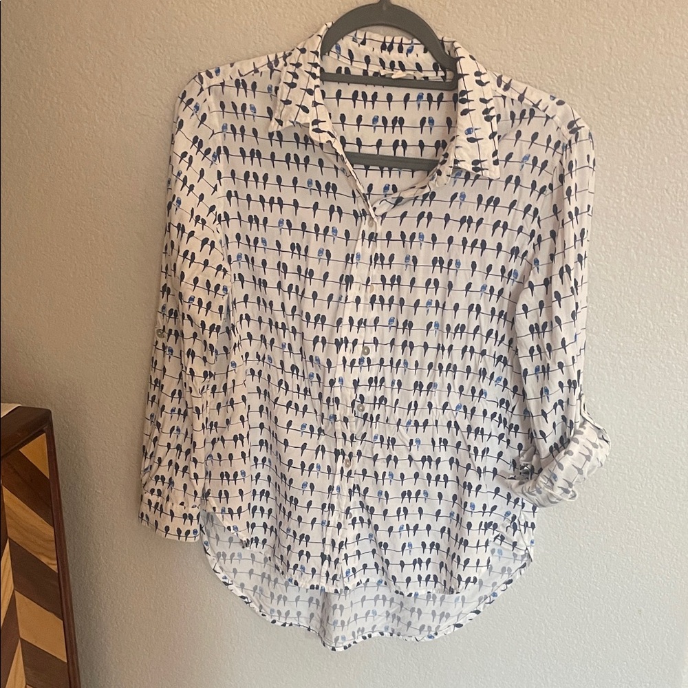 Jane and Delancey 100% Rayon Birds White and Blue Women's Collared Button Down